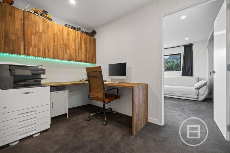 Photo of property in 19 Stone Ridge Place, Queenstown, 9300