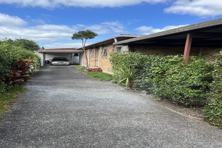Photo of property in 1/24 Hillcrest Avenue, Hillcrest, Auckland, 0627
