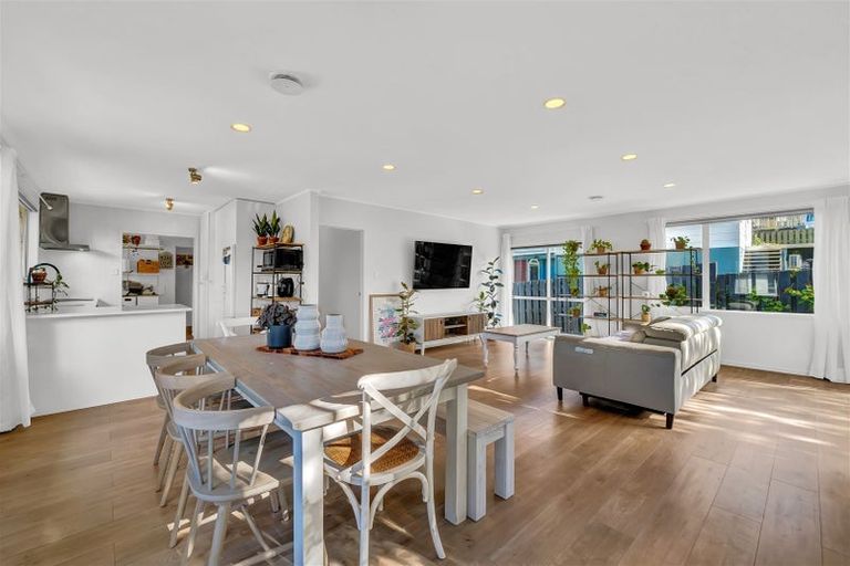 Photo of property in 63 Weatherly Road, Torbay, Auckland, 0630