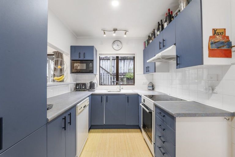 Photo of property in 92 Heta Road, Highlands Park, New Plymouth, 4312