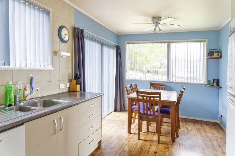 Photo of property in 6 Mcquarrie Avenue, Wattle Downs, Auckland, 2103