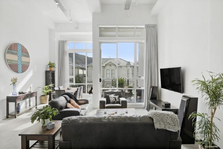 Photo of property in Stadium Garden Flats, 106/107 Thorndon Quay, Pipitea, Wellington, 6011