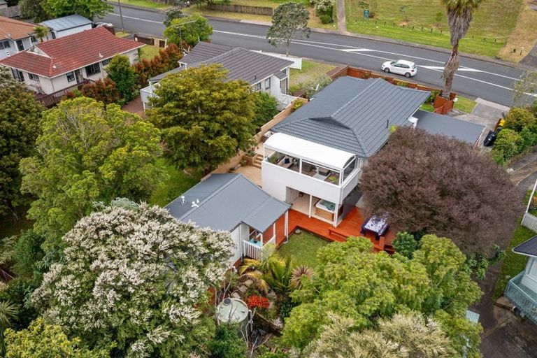 Photo of property in 100 Spinella Drive, Bayview, Auckland, 0629