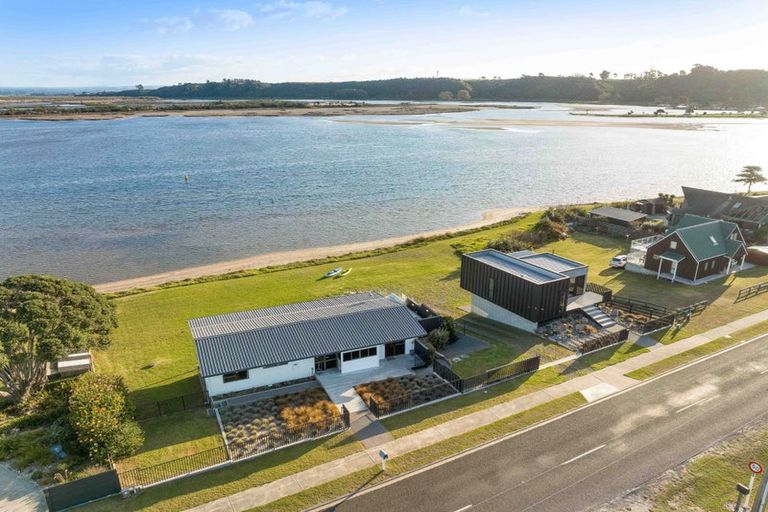 Photo of property in 690 Pukehina Parade, Pukehina, Te Puke, 3189