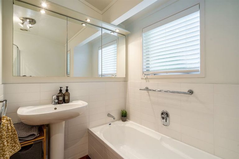 Photo of property in 1/52 Norwood Road, Bayswater, Auckland, 0622