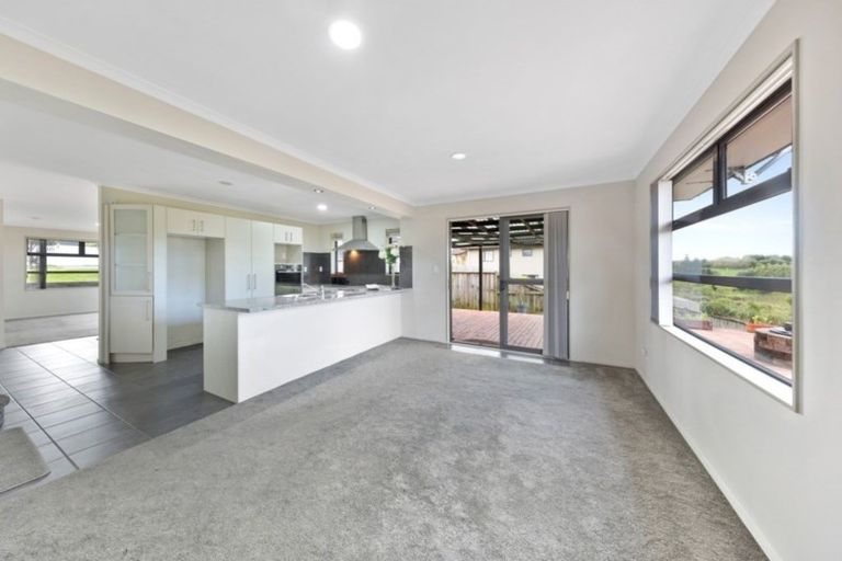 Photo of property in 103 Keri Vista Rise, Papakura, 2110