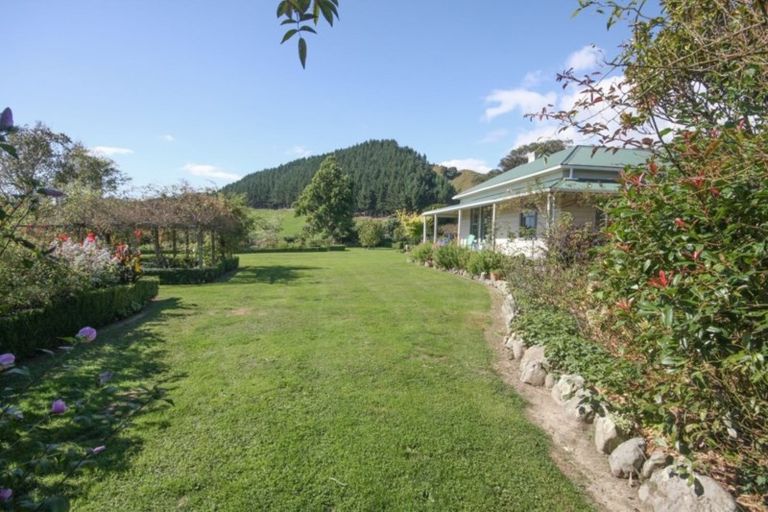 Photo of property in 202 Waitohu Valley Road, Otaki, 5583