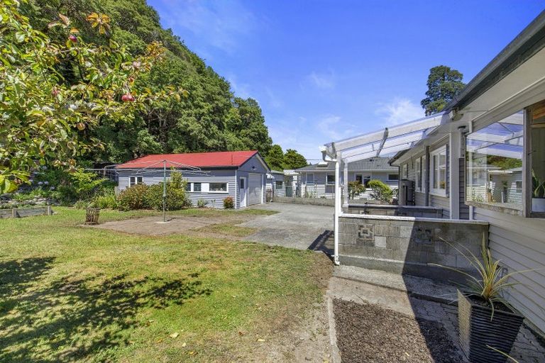 Photo of property in 710 Main Road North, Te Marua, Upper Hutt, 5018