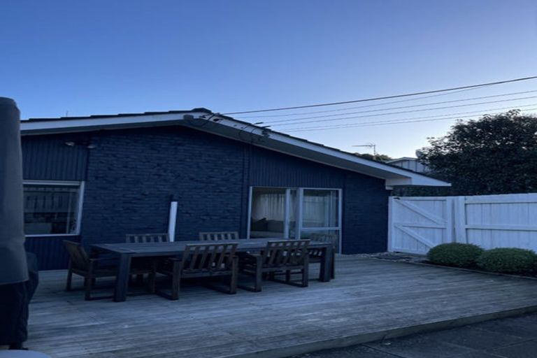 Photo of property in 1/38 Hillcrest Avenue, Hillcrest, Auckland, 0627
