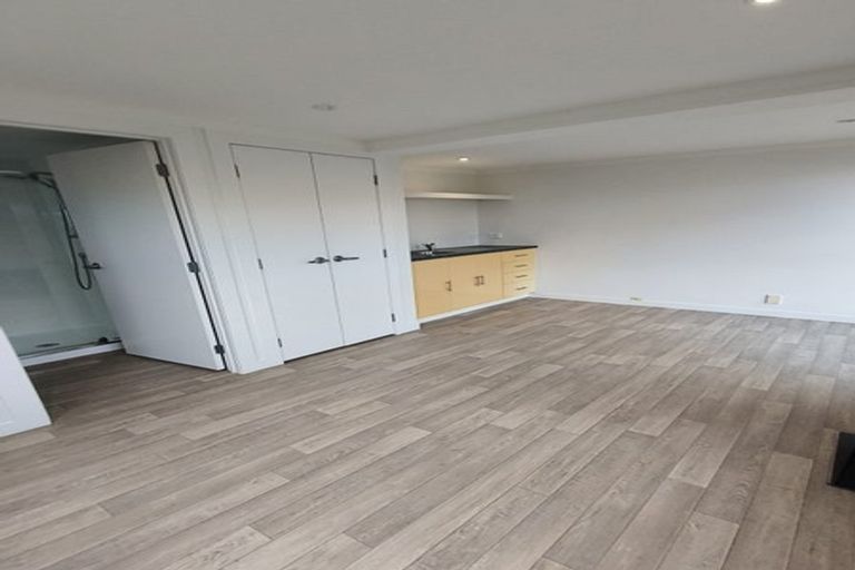 Photo of property in 12 Tindalls Bay Road, Tindalls Beach, Whangaparaoa, 0930