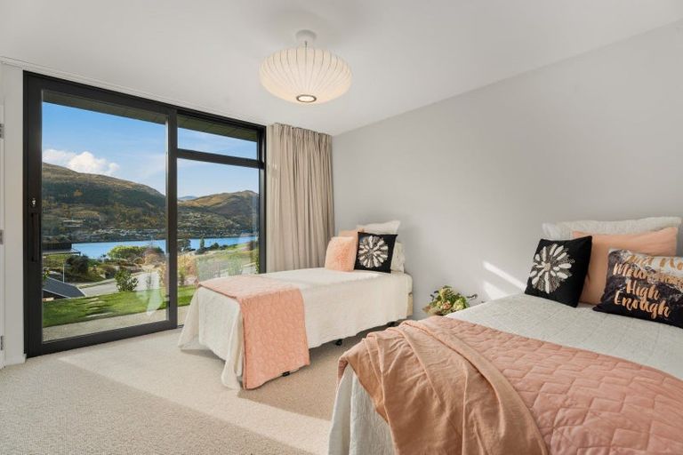 Photo of property in 11 Red Deer Rise, Kelvin Heights, Queenstown, 9300