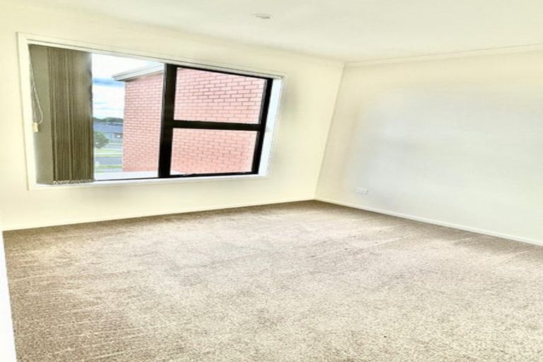 Photo of property in 12 Fermi Lane, Papakura, 2110