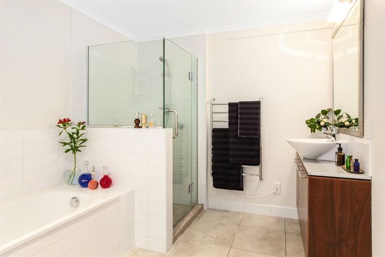 Photo of property in Augusta Apartments, 16/254 Willis Street, Te Aro, Wellington, 6011