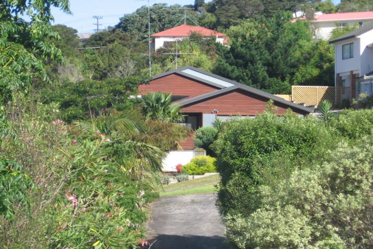 Photo of property in 28 Greenvalley Rise, Glenfield, Auckland, 0629