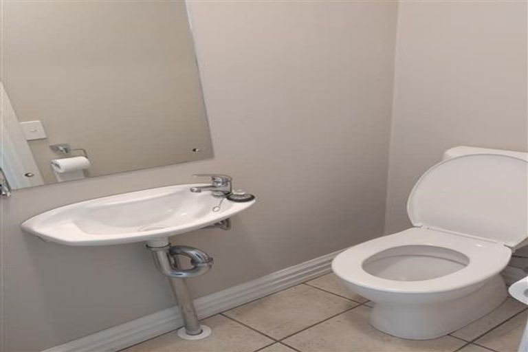 Photo of property in 10 Leneford Drive, East Tamaki, Auckland, 2013