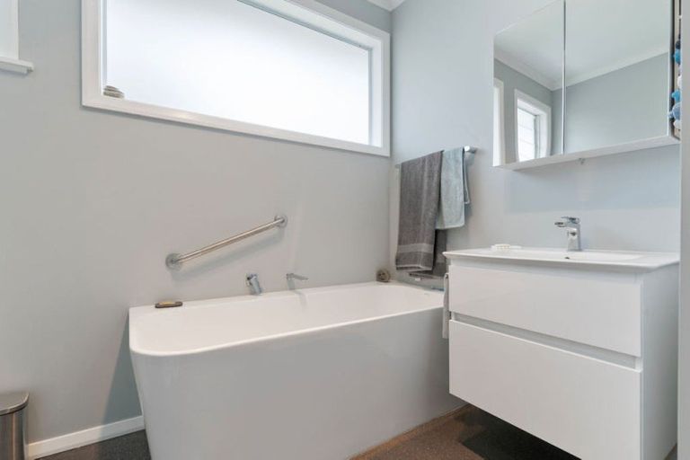 Photo of property in 2 Hinau Place, Lansdowne, Masterton, 5810