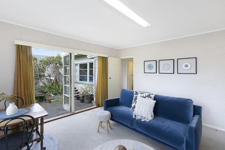 Photo of property in 28 Weka Road, Raumati Beach, Paraparaumu, 5032