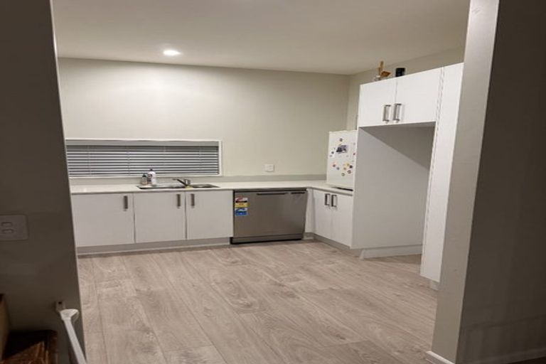 Photo of property in 15 Battalion Drive, Papakura, 2110