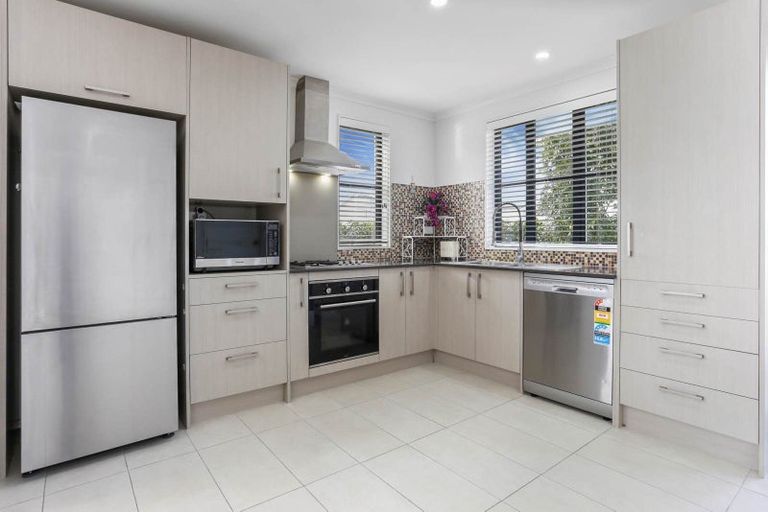 Photo of property in 69 Saddleback Crescent, Papakura, 2110