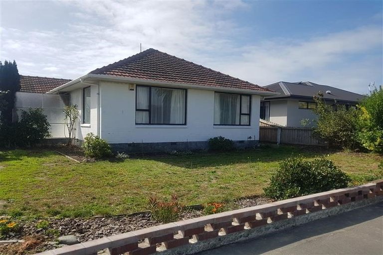 Photo of property in 55 Bickerton Street, Wainoni, Christchurch, 8061