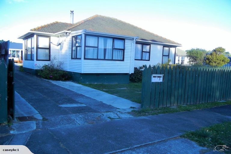 Photo of property in 3-3a Mana Avenue, Titahi Bay, Porirua, 5022