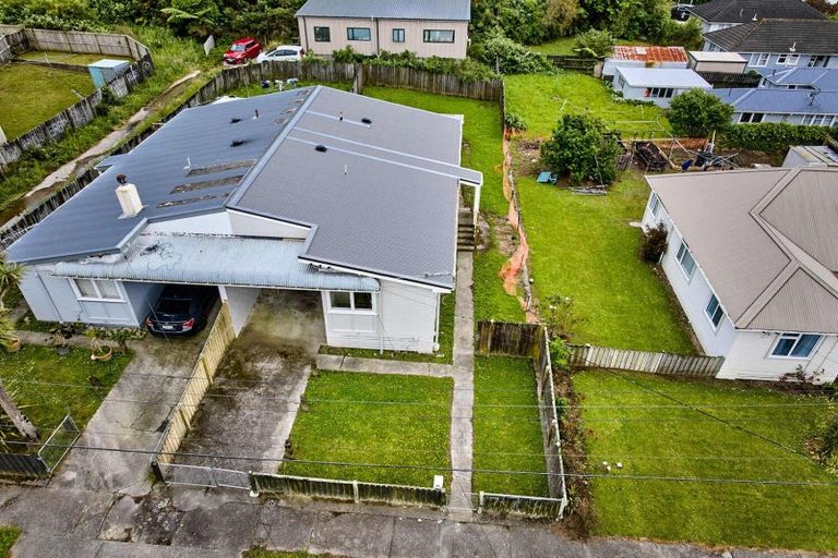 Photo of property in 24-26 Hanson Grove, Stokes Valley, Lower Hutt, 5019