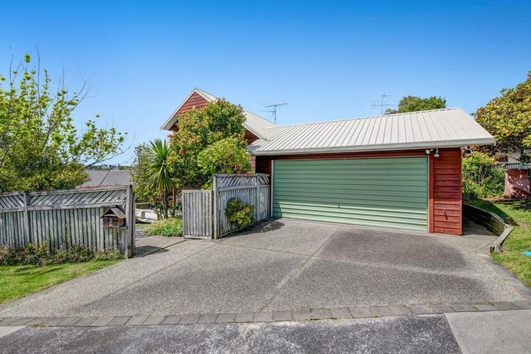 Photo of property in 1/8 Rifleman Rise, Unsworth Heights, Auckland, 0632