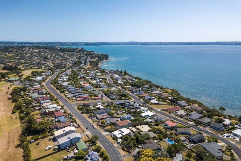 Photo of property in 1354 Whangaparaoa Road, Army Bay, Whangaparaoa, 0930