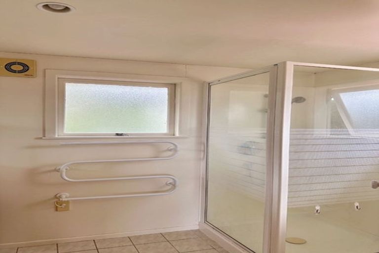 Photo of property in 4 Clematis Avenue, Murrays Bay, Auckland, 0630