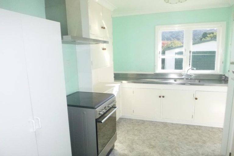 Photo of property in 16 Peel Place, Wainuiomata, Lower Hutt, 5014