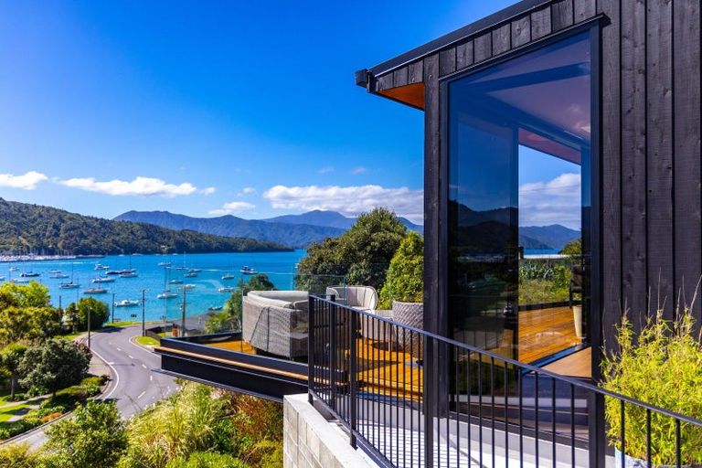 Photo of property in 324a Waikawa Road, Waikawa, Picton, 7220