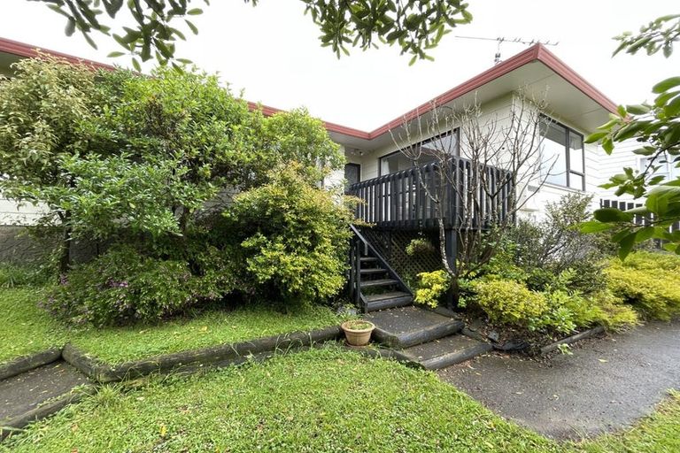 Photo of property in 8 Trinidad Crescent, Grenada Village, Wellington, 6037