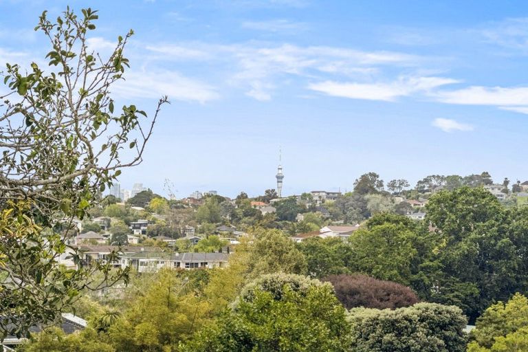 Photo of property in 85 Lynden Avenue, Hillcrest, Auckland, 0627