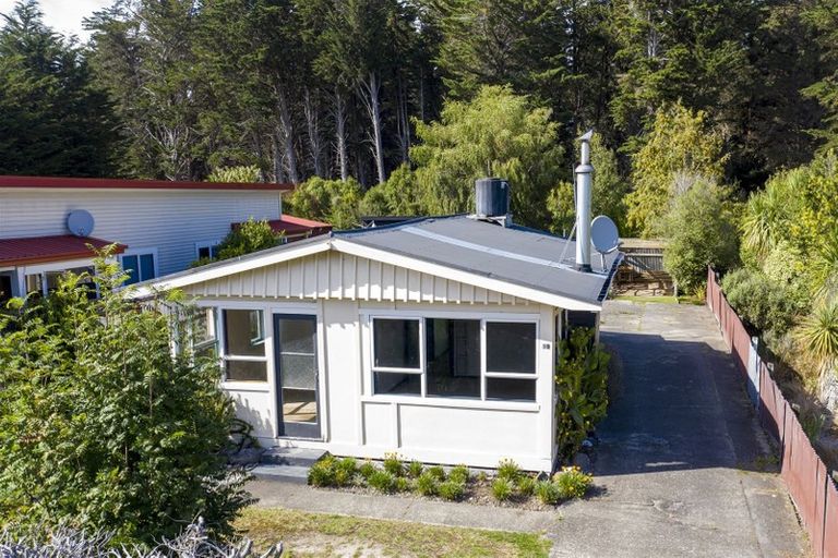 Photo of property in 19 Kiwi Avenue, Waikuku Beach, 7473