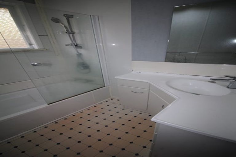 Photo of property in 3 Blandford Way, Newlands, Wellington, 6037