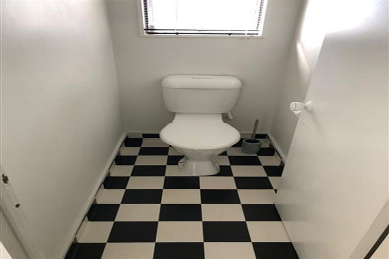 Photo of property in 2/61 Weldene Avenue, Glenfield, Auckland, 0629