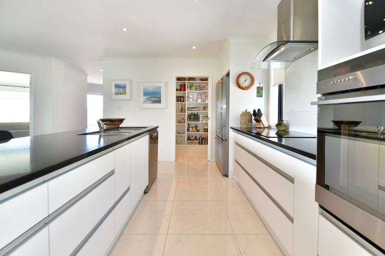 Photo of property in 32 Grovenor Drive, Orewa, 0931