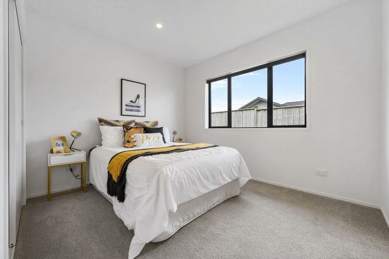 Photo of property in 28 Kilmacrennan Drive, Rosehill, Papakura, 2113