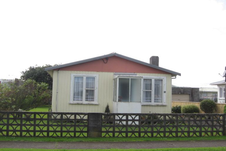 Photo of property in 76 Broadway, Waitara, 4320