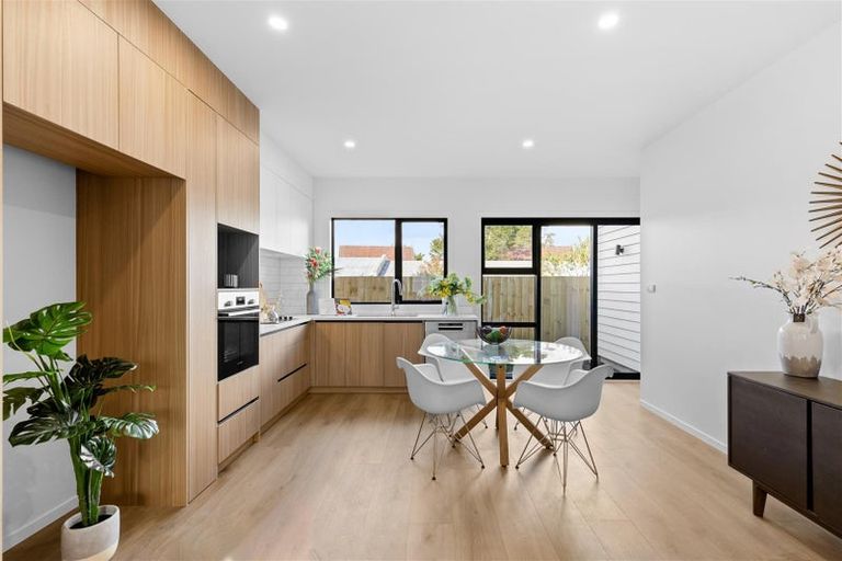 Photo of property in 5/25 Swanson Road, Henderson, Auckland, 0610