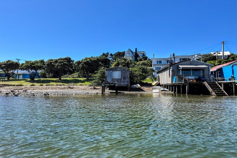 Photo of property in 1 Onepoto Road, Titahi Bay, Porirua, 5022