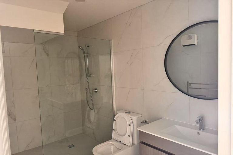 Photo of property in 24 Gladys Avenue, Glenfield, Auckland, 0629