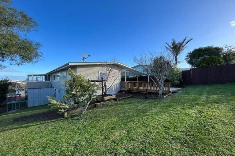 Photo of property in 9 Ellesmere Crescent, Pakuranga Heights, Auckland, 2010