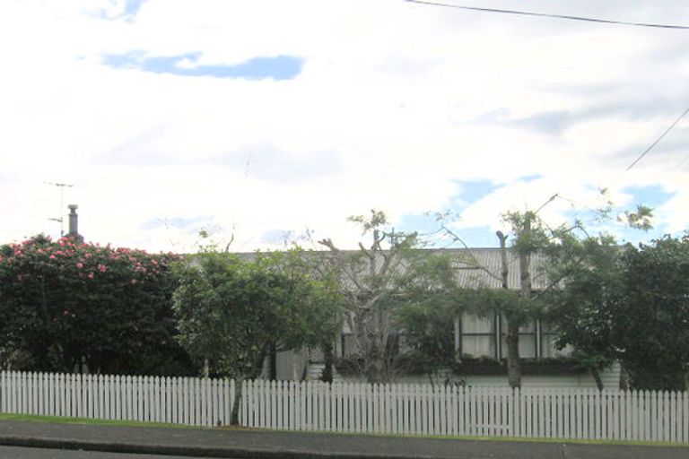 Photo of property in 195 Waimumu Road, Massey, Auckland, 0614