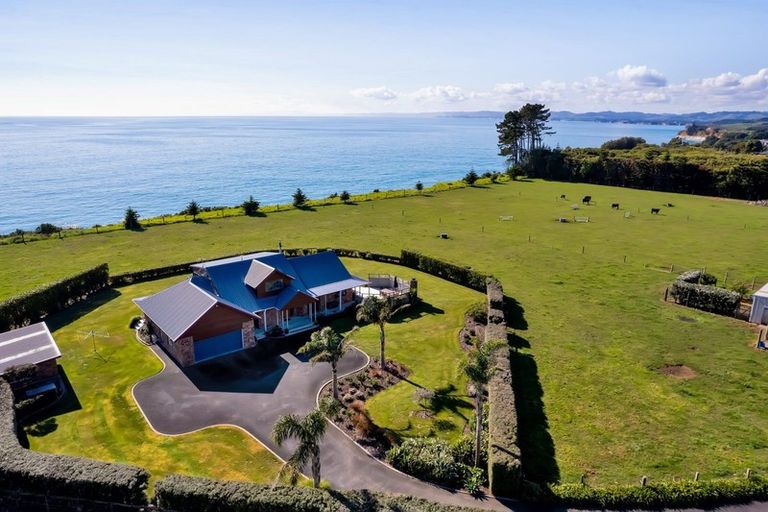 Photo of property in 957 Main Road North, Onaero, Waitara, 4383