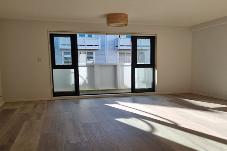 Photo of property in Pirie Street Townhouses, 2/35 Pirie Street, Mount Victoria, Wellington, 6011