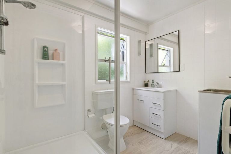 Photo of property in 10 Lyons Avenue, Murrays Bay, Auckland, 0630