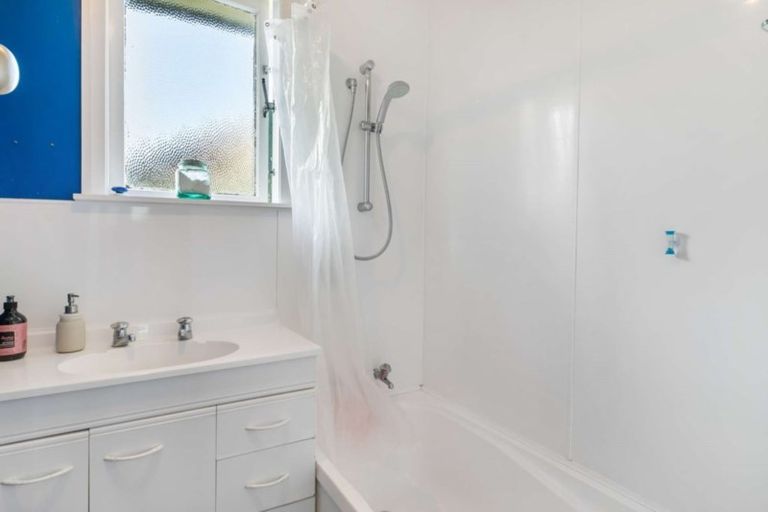 Photo of property in 30 Douglas Crescent, Fairfield, Hamilton, 3214