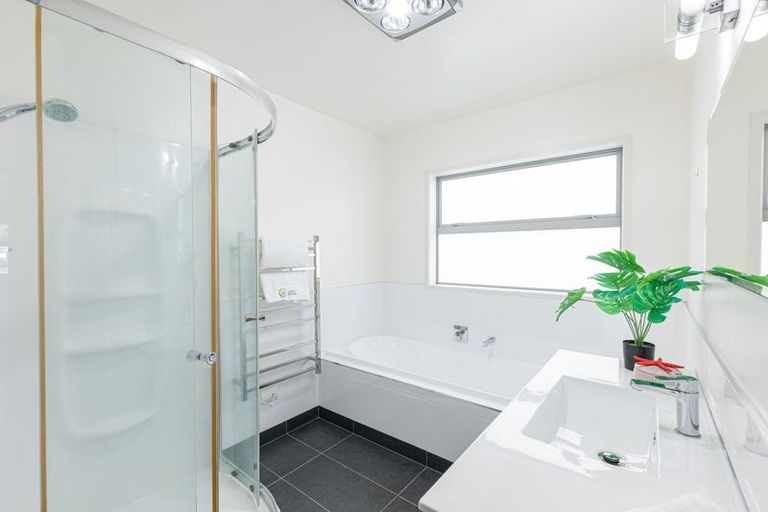 Photo of property in 16a Capricorn Place, Browns Bay, Auckland, 0630