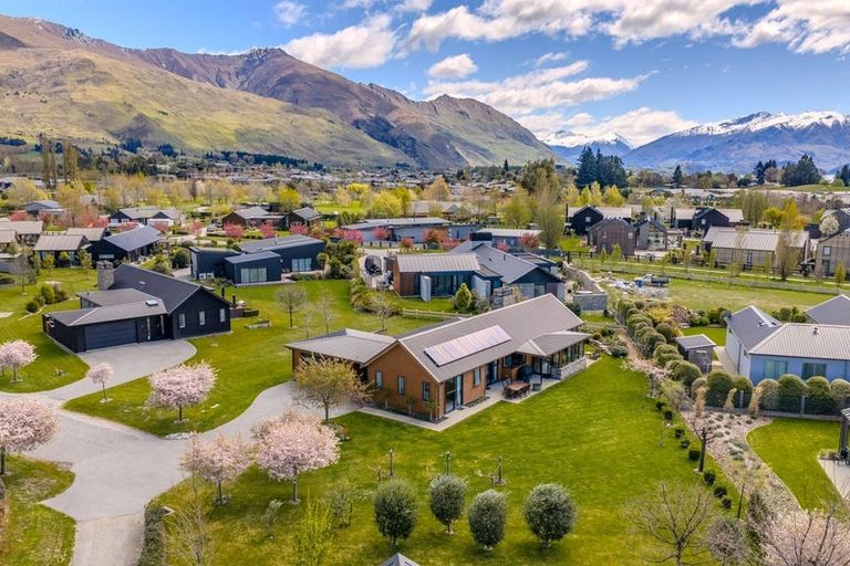 Photo of property in 5 Parkview Street, Wanaka, 9382